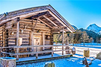 Hütte Schnee.jpg